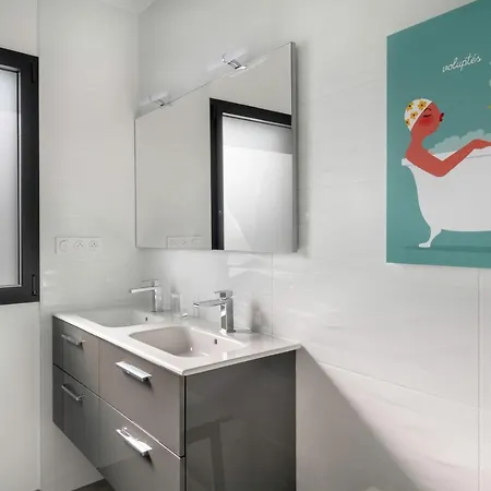 Moderne Avec Piscine Pour 15 Personnes ! Дом отдыха Сен-Жильда-де-Рюи